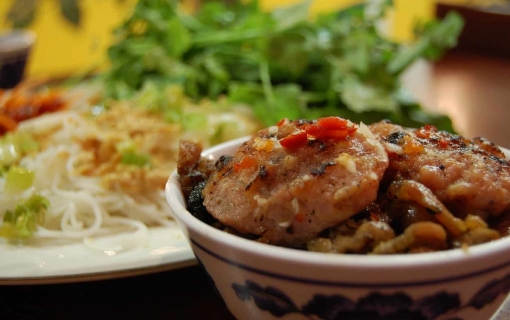 Jídlo ve Vietnamu. 10 pokrmů které by jste měli ochutnat.