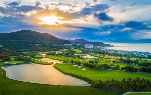 Golfov&eacute; hři&scaron;tě na ostrove Phu Quoc