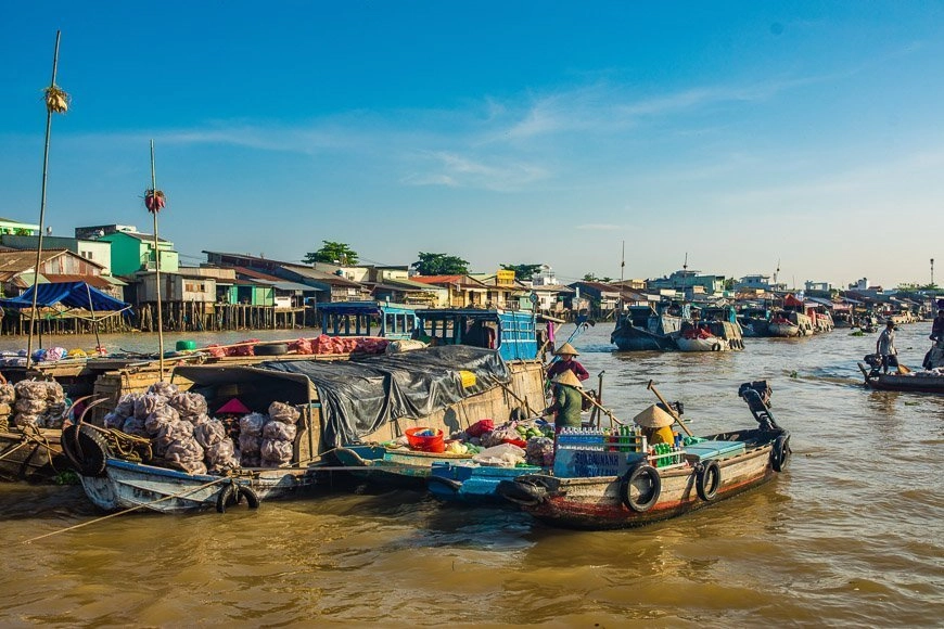 images/CAN_THO/Can_Tho_floating_market_Mekong_Delta.webp