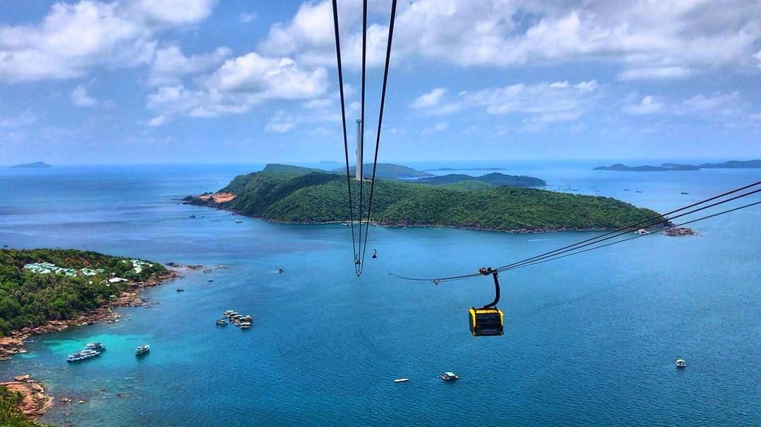 Riding-Phu-Quoc-Cable-Car title