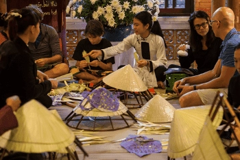 images/hatmaking_350_com.webp