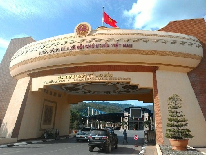 Hraničn&iacute; přejezdy s Vietnamem na motorce